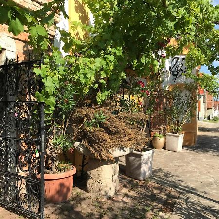 Raspi Apartman Etterem Es Boraszat Fertőrákos Exterior foto